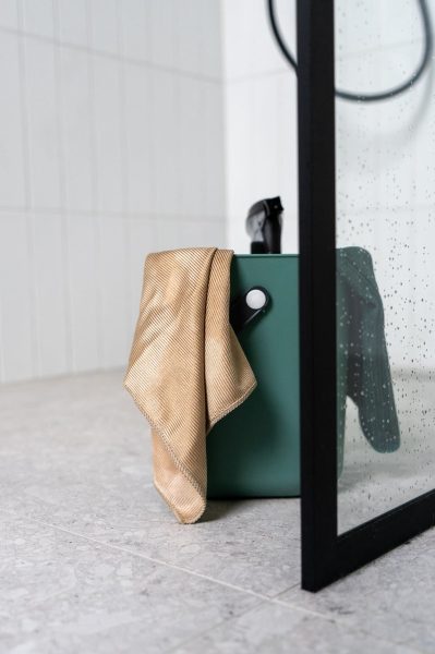Fibgreen-web-10 en bøtte og mikrofiberklut